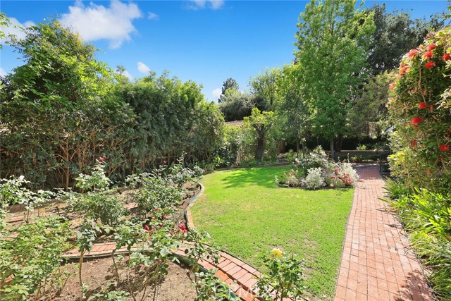 85 S San Rafael Avenue, Pasadena CA: https://media.crmls.org/medias/43fb2fe0-63cc-478e-ba01-256efe259198.jpg