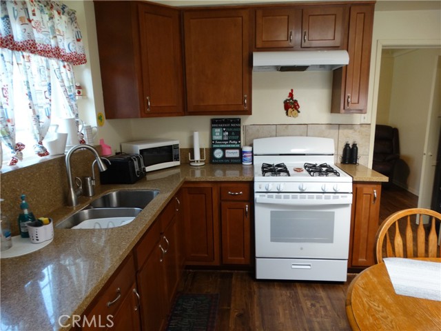 Detail Gallery Image 16 of 26 For 14708 S Frailey Ave, Compton,  CA 90221 - 4 Beds | 2 Baths