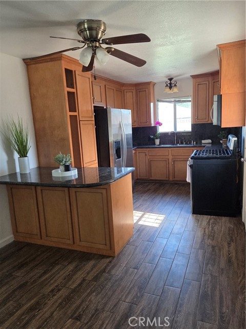Detail Gallery Image 10 of 37 For 355 Woodlark St, Lancaster,  CA 93535 - 4 Beds | 2 Baths