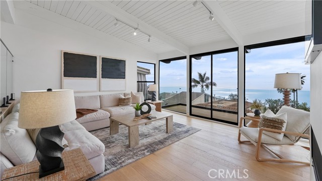 Detail Gallery Image 5 of 55 For 1095 Miramar, Laguna Beach,  CA 92651 - 3 Beds | 2 Baths