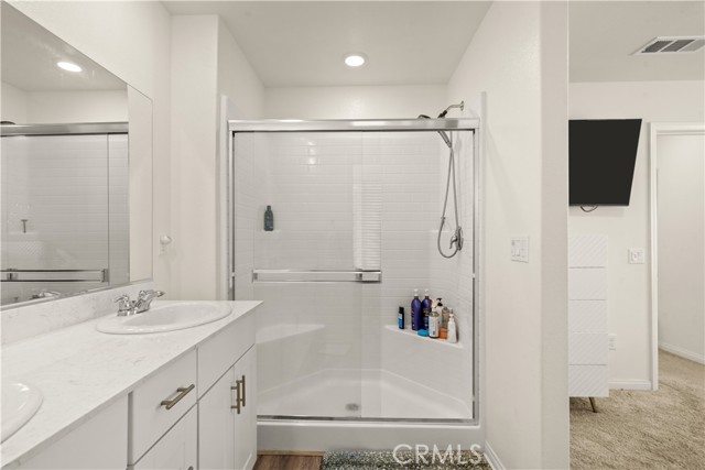 Detail Gallery Image 23 of 34 For 17123 Marble Ln, Canyon Country,  CA 91387 - 3 Beds | 2/1 Baths