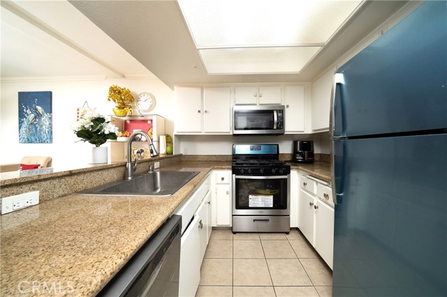 Detail Gallery Image 5 of 21 For 12591 Westminster Ave #114,  Garden Grove,  CA 92843 - 2 Beds | 2 Baths