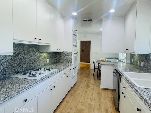 Detail Gallery Image 17 of 27 For 4736 Zelzah, Encino,  CA 91316 - 4 Beds | 3/1 Baths