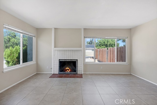 Detail Gallery Image 6 of 28 For 44556 Fenhold, Lancaster,  CA 93535 - 4 Beds | 2 Baths