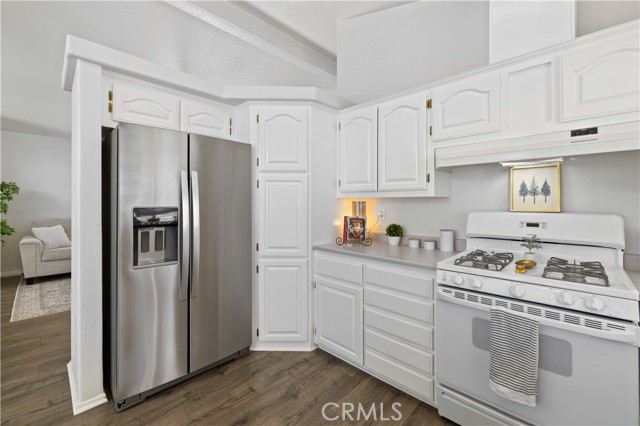 27823 Sunrise Ln, Canyon Country CA: https://media.crmls.org/medias/43fd3d50-3bef-41ce-b528-bdb88edb3cbc.jpg
