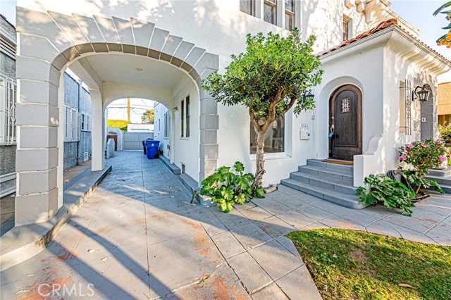 Detail Gallery Image 18 of 24 For 1226 Meadowbrook, Los Angeles,  CA 90019 - – Beds | – Baths