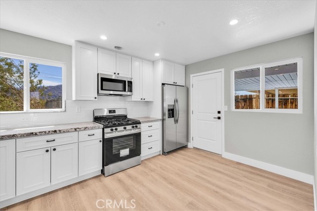 73461 El Paseo Drive, 29 Palms CA: https://media.crmls.org/medias/43ff2dcb-edbc-40cd-bc3b-715ff252d364.jpg