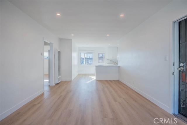Detail Gallery Image 12 of 20 For 5654 Kester Ave #4,  Van Nuys,  CA 91411 - 2 Beds | 1 Baths