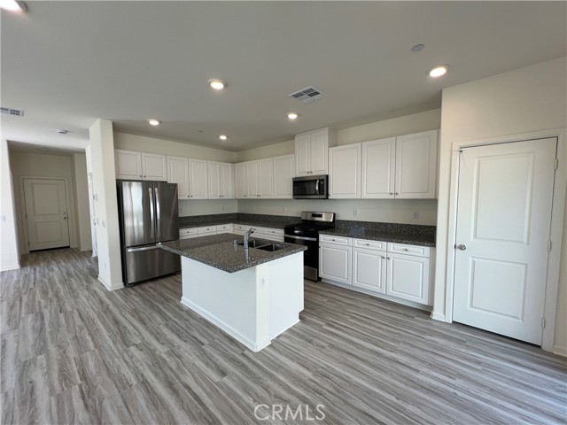 Detail Gallery Image 5 of 30 For 25198 Harmony, Moreno Valley,  CA 92551 - 4 Beds | 2/1 Baths