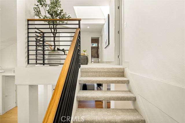11 Thunder Trail, Irvine CA: https://media.crmls.org/medias/4400faf7-c442-4aed-9572-fb884aeb38f8.jpg