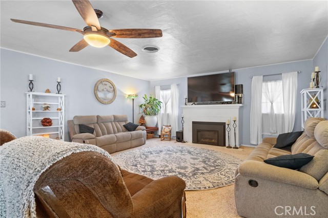 Detail Gallery Image 6 of 49 For 3010 Elmwood Ave, Bakersfield,  CA 93305 - 4 Beds | 2 Baths