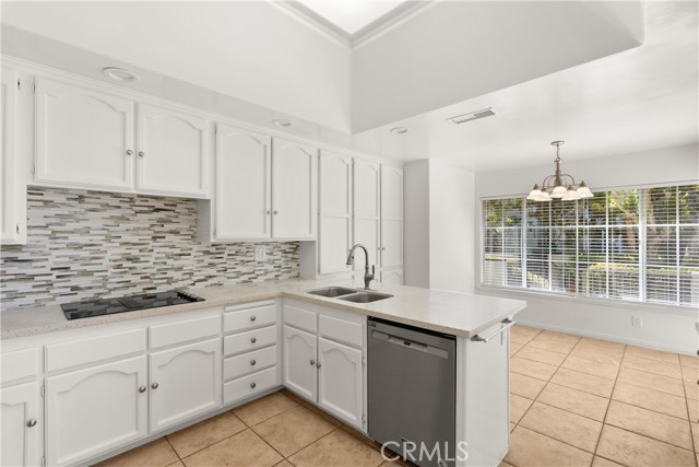 6042 Shadowbrook Circle, Huntington Beach CA: https://media.crmls.org/medias/4401f793-5b58-4d8f-87f4-1347cd8ab55c.jpg