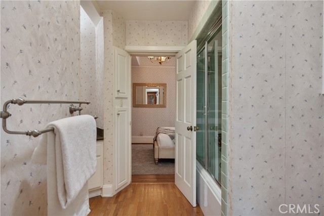 211 E Virginia Avenue, Glendora CA: https://media.crmls.org/medias/4402006a-7aca-4749-9811-4886a7b95960.jpg
