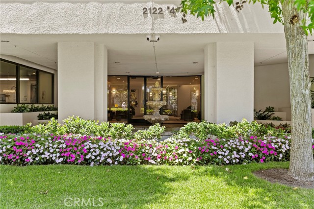 2122 Century Park Lane, Los Angeles CA: https://media.crmls.org/medias/440280b9-0a18-4aac-a561-e6eafea386c3.jpg