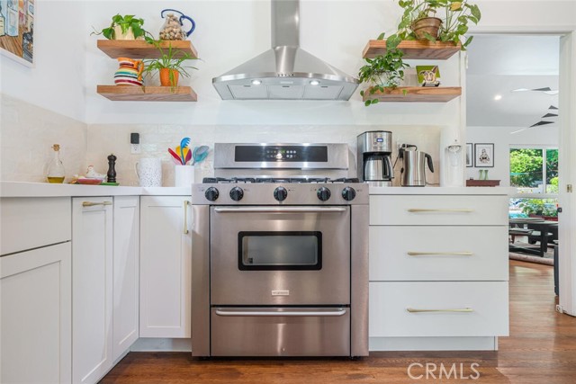 24101 Philiprimm Street, Woodland Hills CA: https://media.crmls.org/medias/44036391-49ad-4067-ab43-aca247c1f909.jpg
