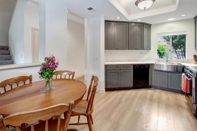 Detail Gallery Image 6 of 28 For 70 Lehigh Aisle, Irvine,  CA 92612 - 3 Beds | 3 Baths