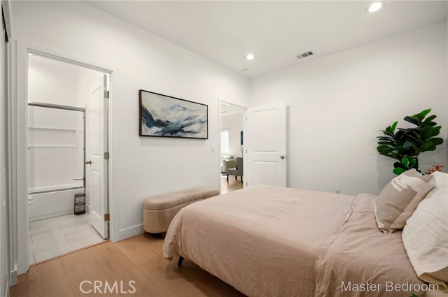 Detail Gallery Image 11 of 36 For 1411 W 7th St, Santa Ana,  CA 92703 - 6 Beds | 4 Baths