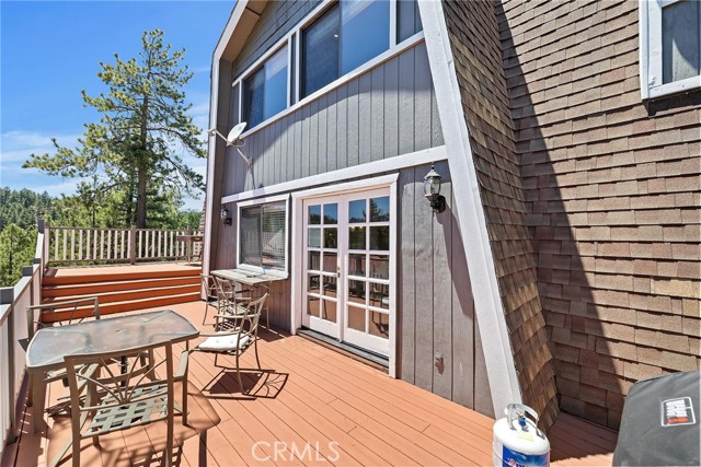 39325 Lodge Road, Fawnskin CA: https://media.crmls.org/medias/44049294-0a45-4b10-ba63-0119447bc239.jpg