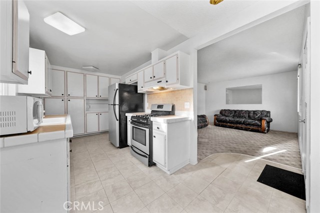 Detail Gallery Image 8 of 40 For 3648 Mira Pacific Dr, Oceanside,  CA 92056 - 2 Beds | 1 Baths