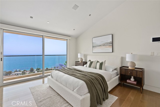 900 Gainsborough Drive, Laguna Beach CA: https://media.crmls.org/medias/4406aca3-7e12-4836-ac98-6ed14a7f217f.jpg