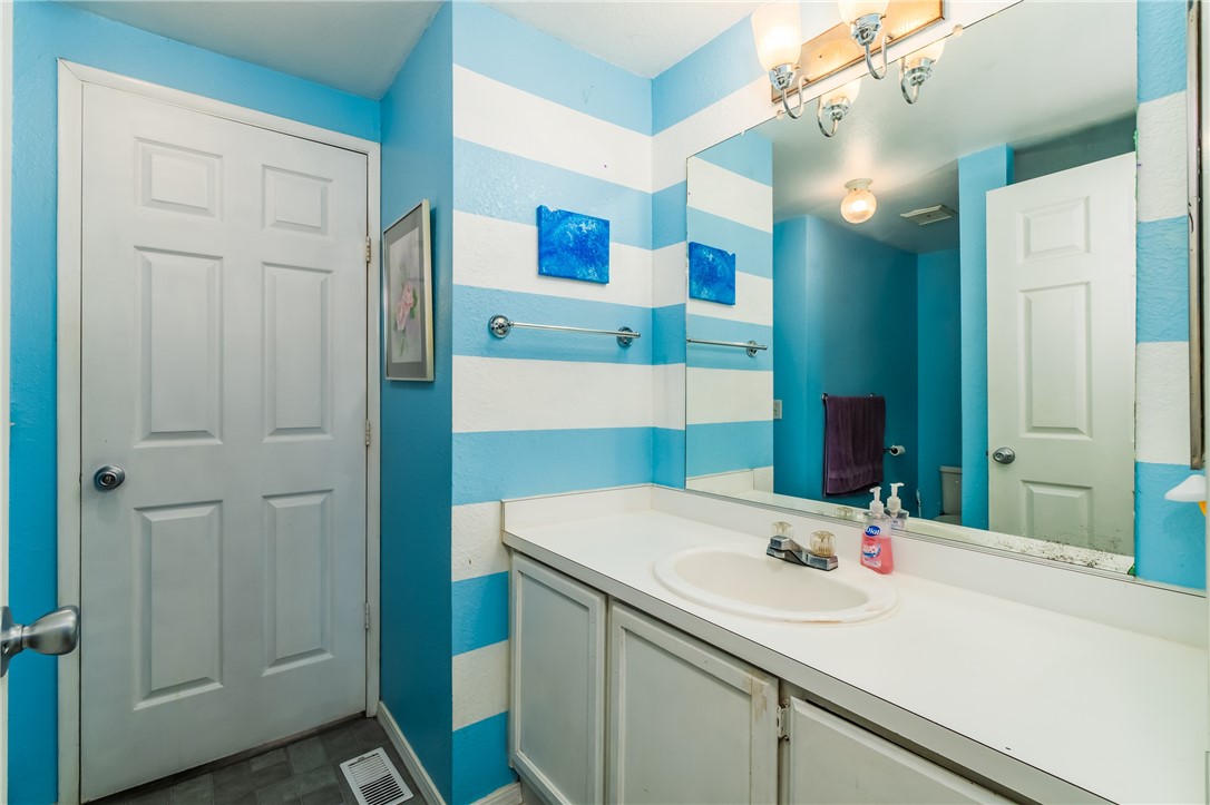 Detail Gallery Image 22 of 35 For 3075 Lakeshore Blvd #15,  Lakeport,  CA 95453 - 3 Beds | 2 Baths