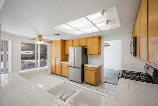 881 Sussex N, San Jacinto CA: https://media.crmls.org/medias/4406c247-5bc2-492f-bbc1-f213fc366593.jpg