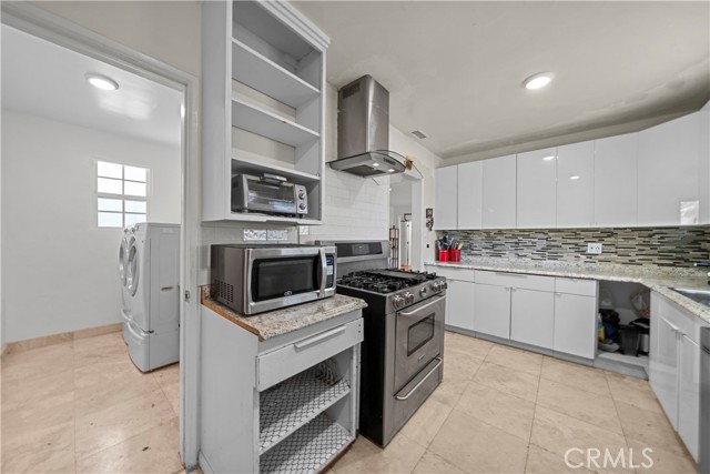 Detail Gallery Image 8 of 36 For 8053 Brimfield Ave, Panorama City,  CA 91402 - 4 Beds | 1/1 Baths
