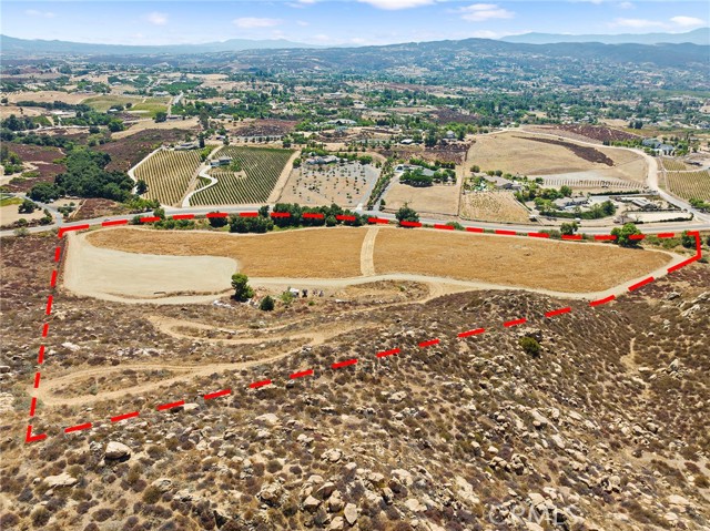 36520 E Benton Road, Temecula CA: https://media.crmls.org/medias/44081a7d-4891-4ccf-a9f6-310e07aa2b1d.jpg