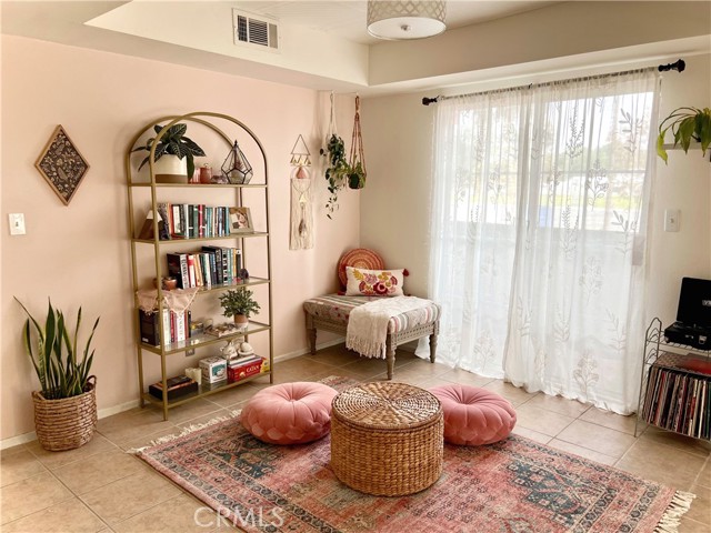 Detail Gallery Image 5 of 17 For 19950 Sherman Way a,  Winnetka,  CA 91306 - 3 Beds | 3/1 Baths