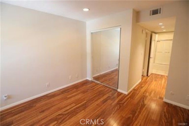 Detail Gallery Image 7 of 27 For 22100 Burbank, Woodland Hills,  CA 91367 - 1 Beds | 1 Baths