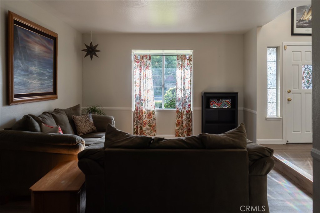 https://media.crmls.org/medias/44098bf8-b173-438c-8270-8f3335f05eb5.jpg?preset=X-Large