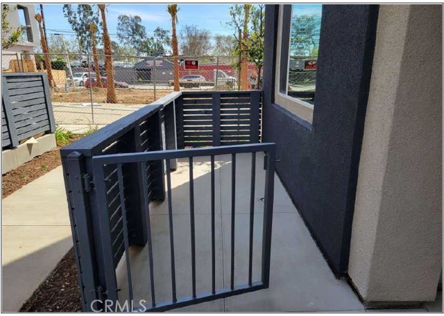 Detail Gallery Image 3 of 4 For 2104 Lacy Crossing Dr, Santa Ana,  CA 92701 - 4 Beds | 3/1 Baths