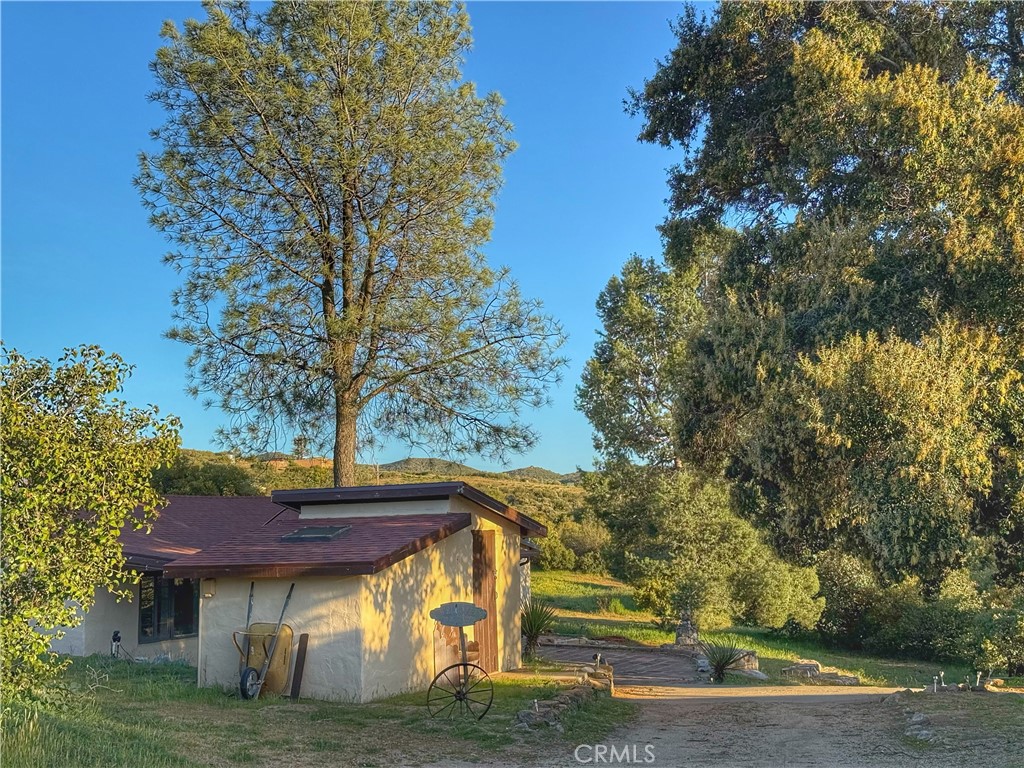 https://media.crmls.org/medias/440a4b63-67bb-4855-93d6-d19809e4bbe9.jpg?preset=X-Large