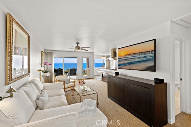 21702 Ocean Vista Drive, Laguna Beach CA: https://media.crmls.org/medias/440ab3ea-d0cd-46e9-a954-97ef953d0e10.jpg