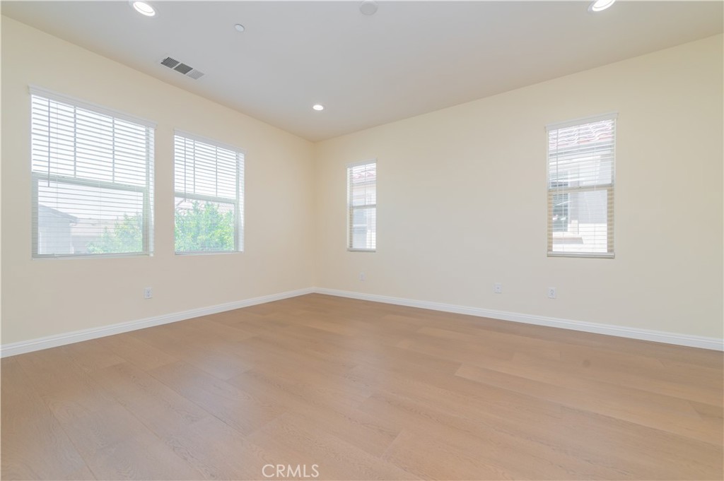 https://media.crmls.org/medias/440bed29-fe4f-4b41-be6b-4e4d2f9620dd.jpg?preset=X-Large