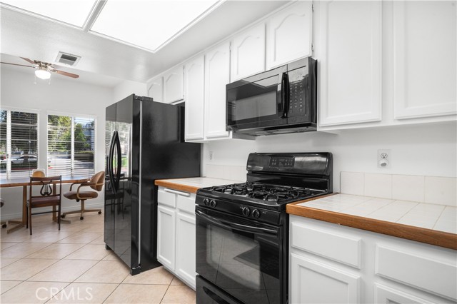 Detail Gallery Image 10 of 59 For 4591 Warner Ave #101,  Huntington Beach,  CA 92649 - 3 Beds | 2 Baths