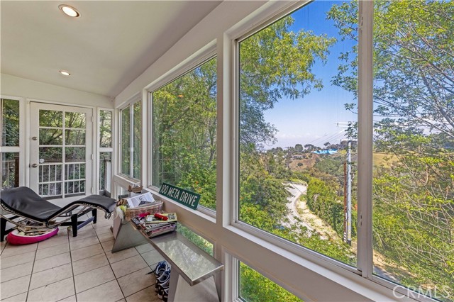 Detail Gallery Image 23 of 28 For 3155 Coldwater Canyon Ave, Studio City,  CA 91604 - 2 Beds | 2 Baths