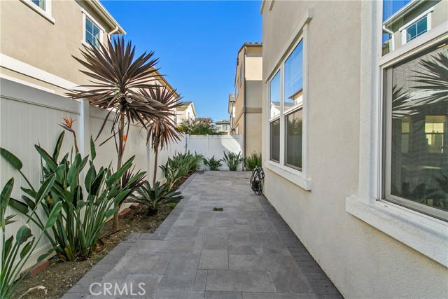 Detail Gallery Image 20 of 22 For 946 Sunlit Ln, Costa Mesa,  CA 92626 - 4 Beds | 3 Baths