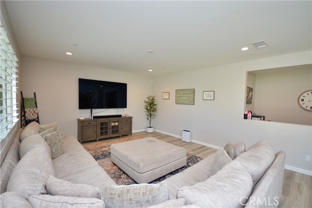 Detail Gallery Image 8 of 30 For 25377 Circle Stone Dr, Menifee,  CA 92586 - 5 Beds | 3/1 Baths