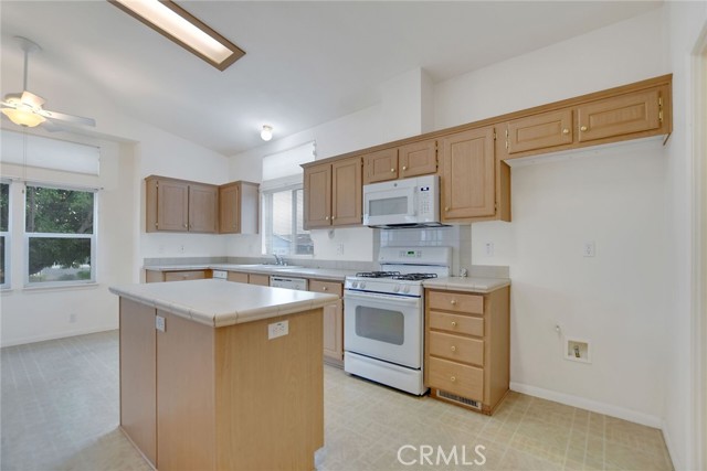 10961 Desert Lawn Drive, Calimesa CA: https://media.crmls.org/medias/440cf3e0-a8b2-4e39-a508-d657cf1215da.jpg