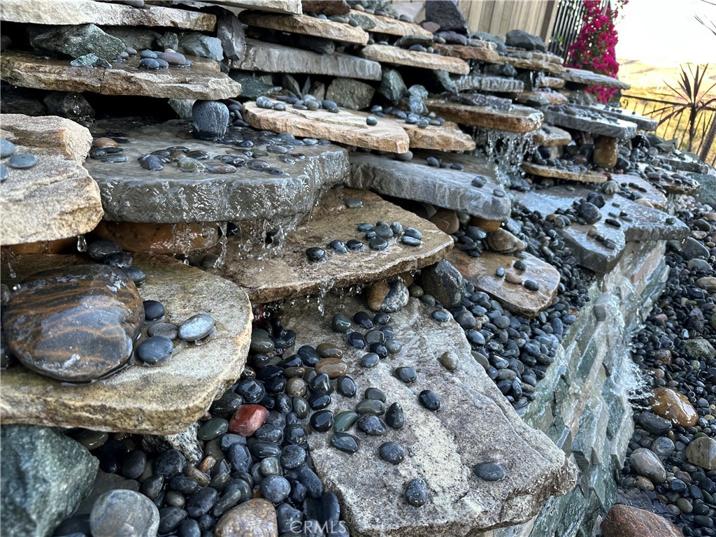 https://media.crmls.org/medias/440d1361-0d6c-4ef3-bab1-28bcc7262c71.jpg?preset=X-Large