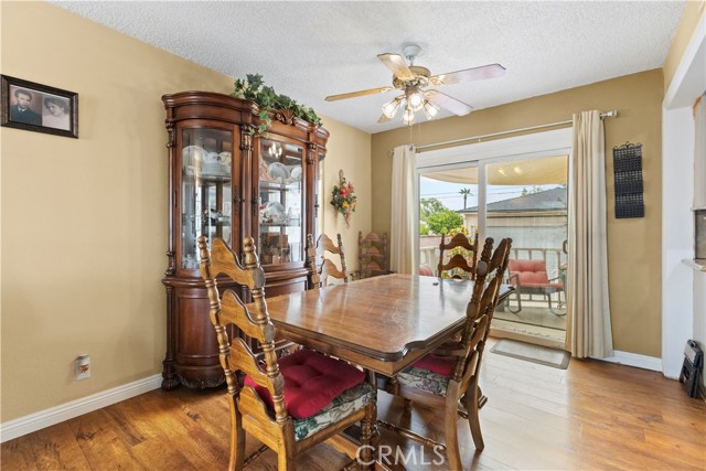945 W Bonnie Brae Court, Ontario CA: https://media.crmls.org/medias/440db78d-ae8e-4e40-831e-01617dbf7fb8.jpg