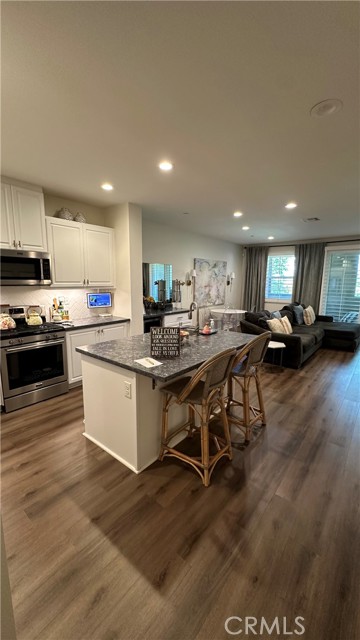 1060 Newberry Lane, Claremont CA: https://media.crmls.org/medias/440df17d-a01c-4ae9-85a8-1e126236c4c5.jpg