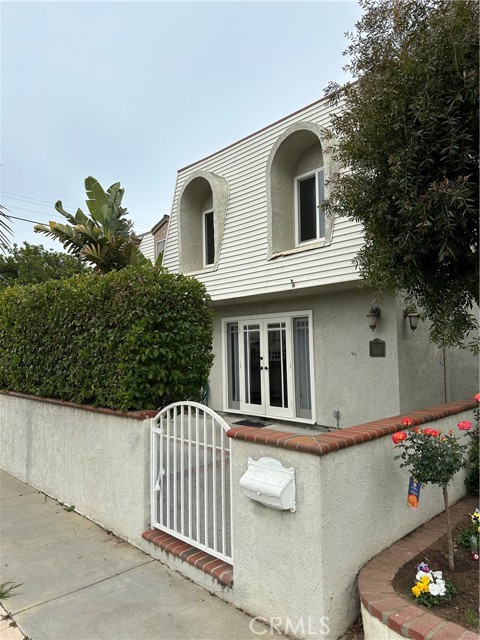 Detail Gallery Image 1 of 11 For 503 19th St, Huntington Beach,  CA 92648 - 3 Beds | 2/1 Baths