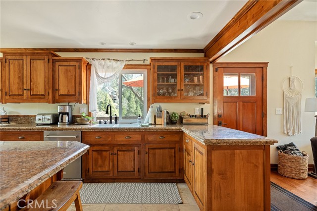 Detail Gallery Image 12 of 52 For 813 Brentwood, Lake Arrowhead,  CA 92352 - 4 Beds | 3/1 Baths