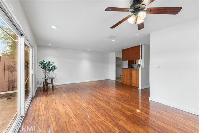 Detail Gallery Image 9 of 33 For 412 N Cerritos Ave, Azusa,  CA 91702 - 3 Beds | 2/1 Baths