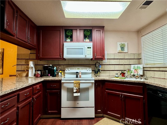 Detail Gallery Image 6 of 27 For 2112 Mount Vernon Dr #D,  Modesto,  CA 95350 - 3 Beds | 1/1 Baths