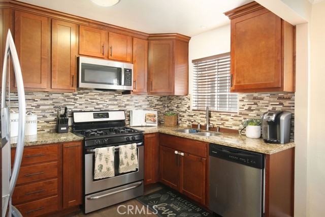 Detail Gallery Image 8 of 41 For 5024 N Bentree Cir, Long Beach,  CA 90807 - 4 Beds | 2 Baths