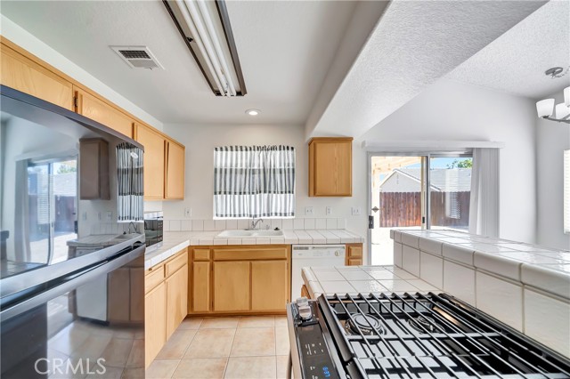 3524 San Jacinto Avenue, Rosamond CA: https://media.crmls.org/medias/440fa511-848b-4cc0-af37-1cac81d4cd6c.jpg