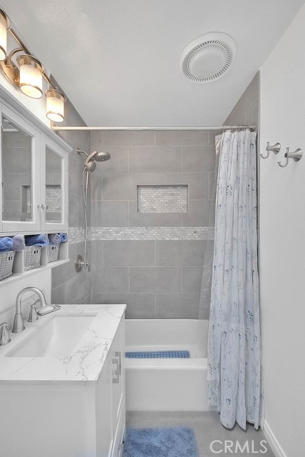 Detail Gallery Image 38 of 67 For 5026 Hersholt, Lakewood,  CA 90712 - 5 Beds | 2 Baths